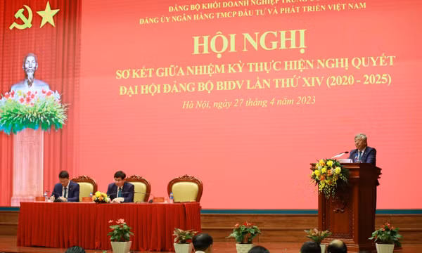 Vai trò lãnh đạo của Đảng đối với sự phát triển của ngân hàng
