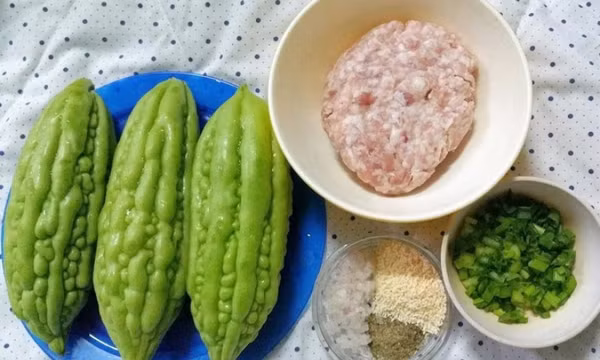 Cách nấu canh khổ qua nhồi thịt đơn giản