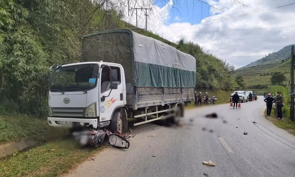 Ô tô tải va chạm xe máy khiến 1 người tử vong, 2 người bị thương ở Yên Bái