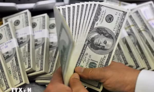 Giá USD giữ đà tăng, vượt 25.000 đồng trong sáng 4/4
