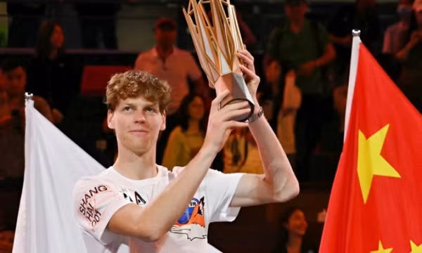 Sinner đánh bại Djokovic ở chung kết Thượng Hải Masters