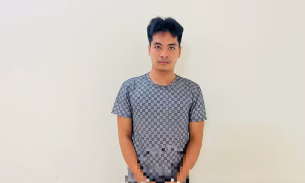 Yêu cầu vợ về nhà không được bèn dùng dao đâm, bị khởi tố tội giết người