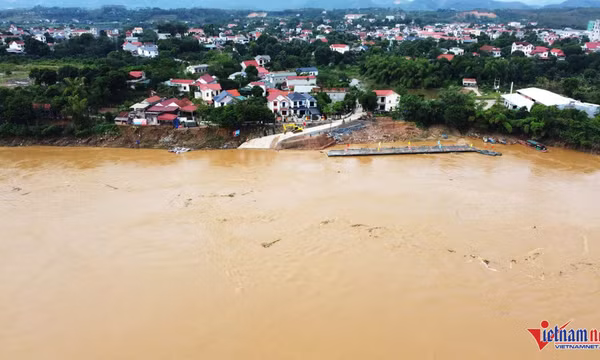 Khẩn cấp tháo cầu phao Phong Châu
