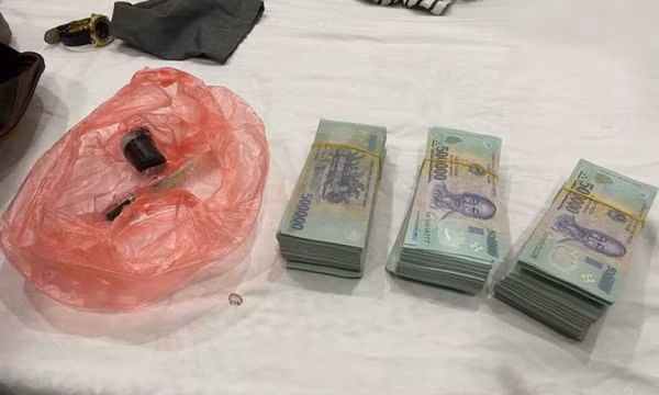 Chiêu lừa biến giấy đen thành Đô la Mỹ của Việt kiều dỏm