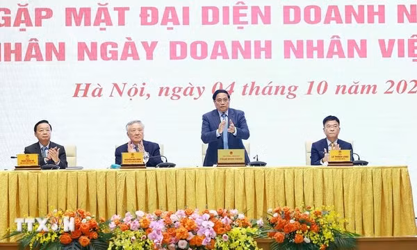 Thủ tướng chủ trì gặp mặt doanh nghiệp nhân Ngày Doanh nhân Việt Nam