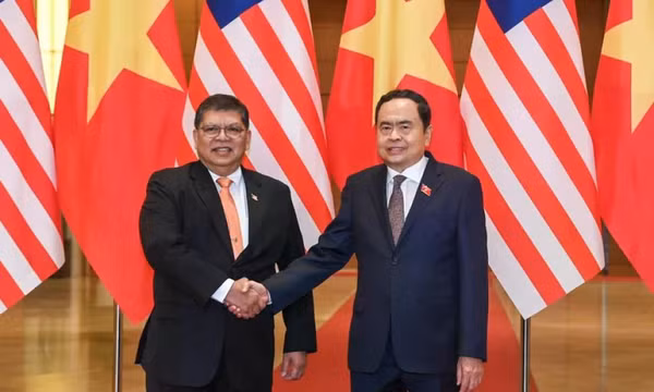 Việt Nam coi trọng và mong muốn thúc đẩy mạnh mẽ quan hệ với Malaysia