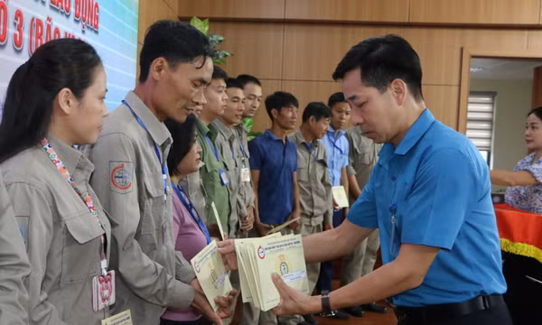 TKV: Triển khai kịp thời các gói hỗ trợ công nhân bị ảnh hưởng bão số 3