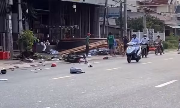 Tiền Giang: Ô tô va chạm liên hoàn hai xe máy, bé 6 tuổi tử vong thương tâm