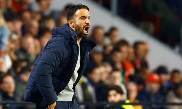 Man Utd ký hai năm rưỡi với HLV Amorim