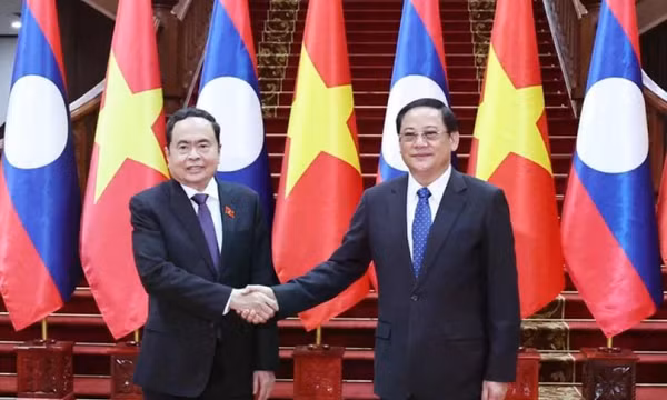 Việt Nam trước sau như một luôn dành ưu tiên cao nhất cho mối quan hệ với Lào
