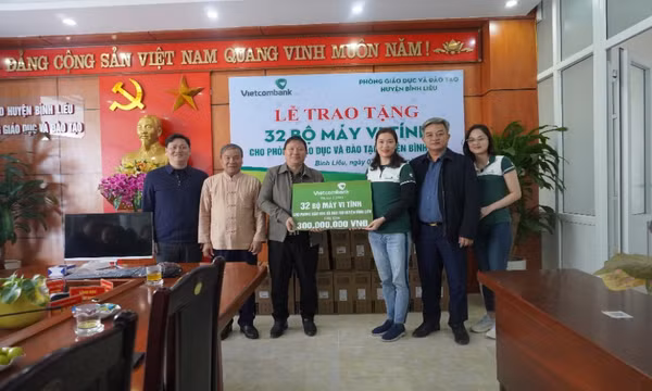 Vietcombank Đông Quảng Ninh: Học tập và làm theo tư tưởng, đạo đức, phong cách Hồ Chí Minh