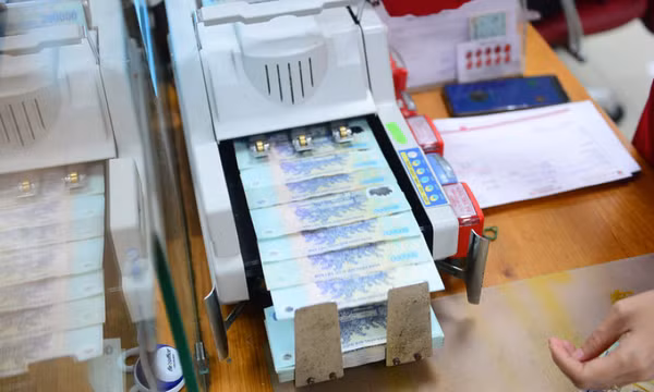 Tiền gửi ngân hàng tăng ‘đuối’ hơn, tiền không ồ ạt vào chứng khoán thì chạy đâu?
