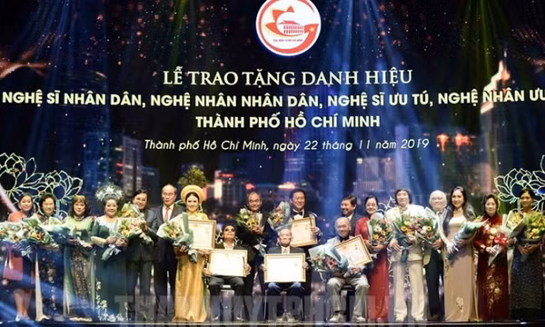 Phong danh hiệu nghệ sĩ năm 2021: Nới lỏng quy định không có nghĩa dễ dãi