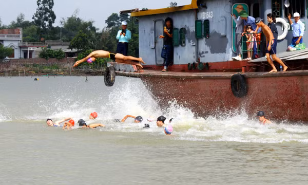 "Sự cạnh tranh của các đoàn sẽ tạo nên sức hấp dẫn cho Hội bơi lần thứ 44"   