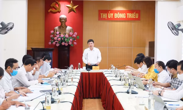 Phó Bí thư Thường trực Tỉnh ủy Ngô Hoàng Ngân làm việc với Thị ủy Đông Triều