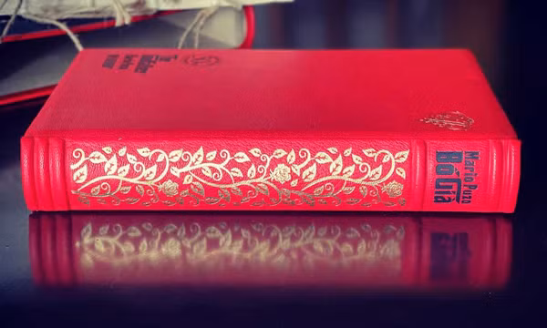 Ấn bản chữ A 'Bố già' đấu giá được 260 triệu đồng