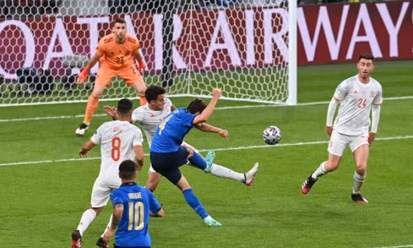 Italy vào chung kết Euro 2021 sau loạt luân lưu