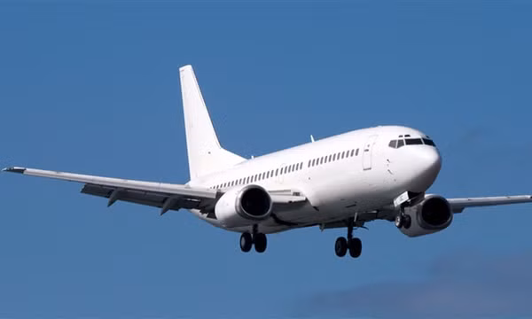 Máy bay Boeing 737 lao xuống biển