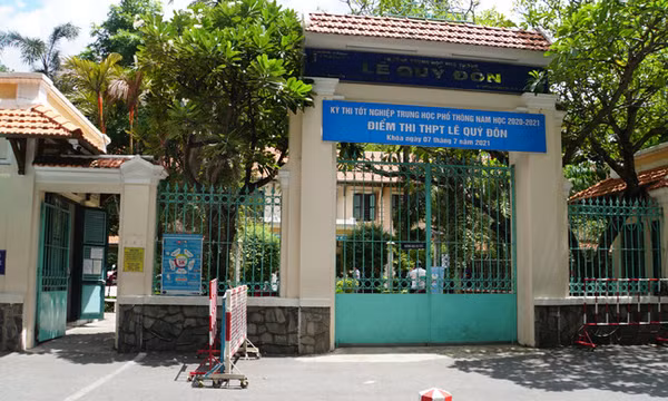 Thí sinh ngất xỉu trong phòng thi, dương tính nCoV
