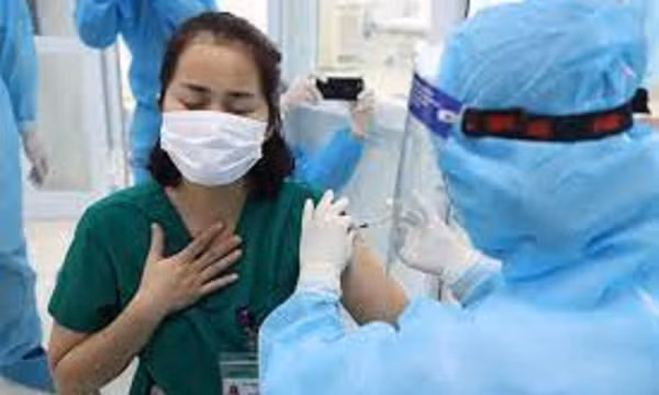 Người đã tiêm phòng COVID-19 sẽ ra sao khi nhiễm SARS-CoV-2?