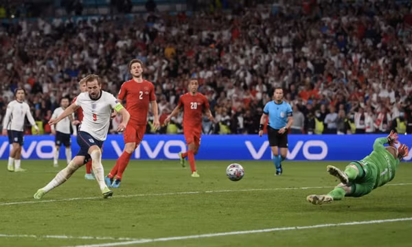 Wenger: 'Phạt đền cho Anh là sai lầm'