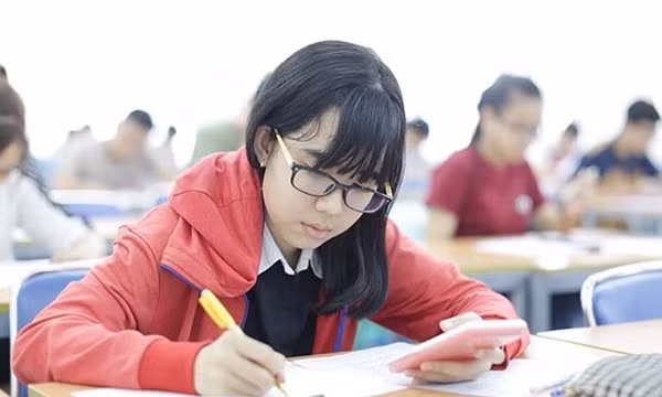 Cách giúp sĩ tử có đôi mắt luôn khỏe mạnh suốt mùa thi
