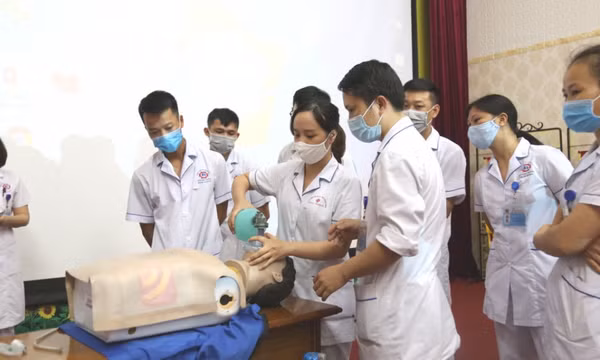 Xử lý sốc phản vệ sau tiêm vắc-xin phòng Covid-19
