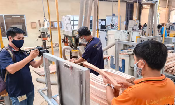 Mùa dịch COVID-19: Người ở TP.HCM làm việc tại Bình Dương và các tỉnh đi lại ra sao?