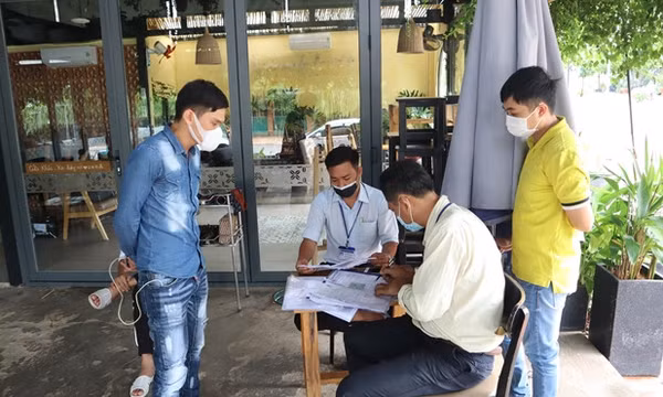 Bị phạt 17,5 triệu đồng vì bán 5 ly cafe uống tại chỗ