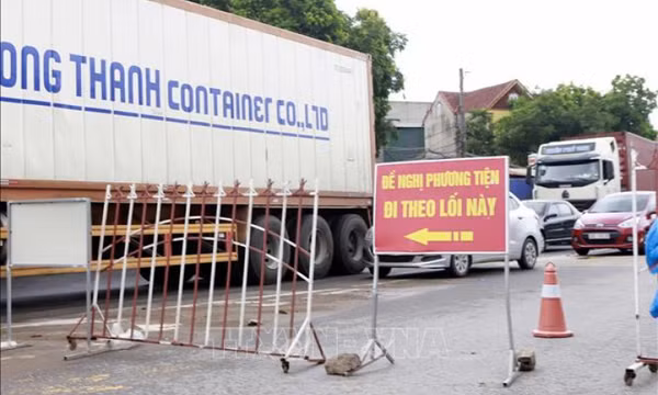 Bộ GTVT lập 4 tổ kiểm tra thực hiện 'luồng xanh' vận tải vùng dịch COVID-19