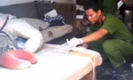 Bị chú ruột ném vào tủ nhôm, bé gái 1 tuổi chết thương tâm