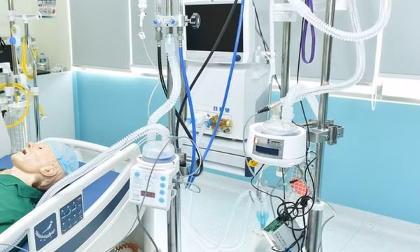 Việt Nam chế tạo thành công máy oxy dòng cao điều trị Covid-19