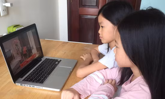 Giữ đôi mắt cho trẻ mùa dịch