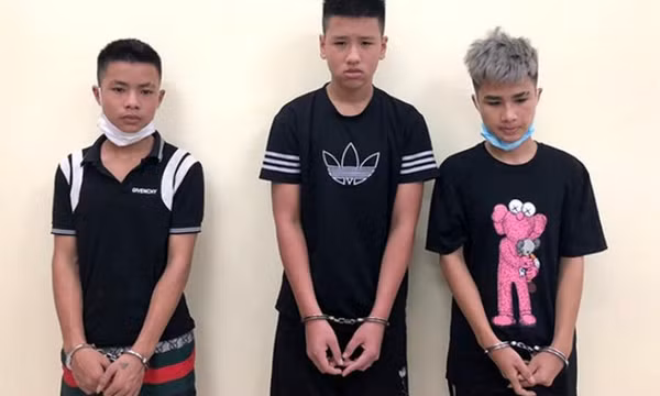 Bắt băng cướp nhí táo tợn trang bị dao