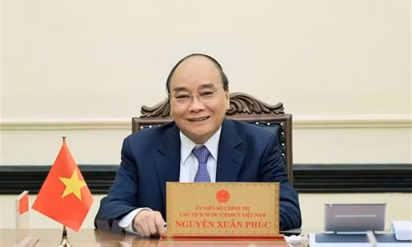 Chủ tịch nước Nguyễn Xuân Phúc điện đàm với Tổng thống Indonesia