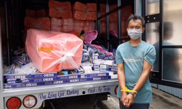 “Núp bóng” đi giao hàng chở 5200 gói thuốc lá lậu
