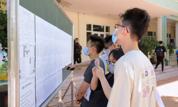 Kỳ thi tốt nghiệp THPT năm 2021: Các thí sinh làm thủ tục dự thi