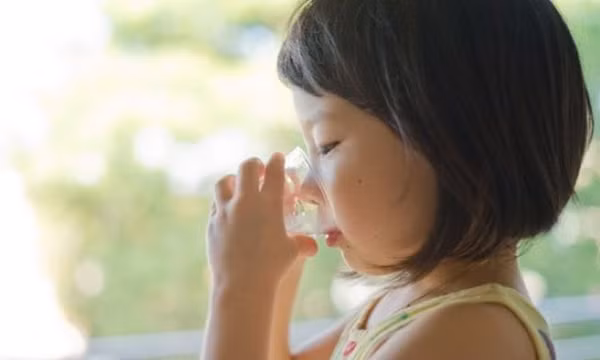 Cách bù điện giải đúng cho trẻ khi bị tiêu chảy cấp