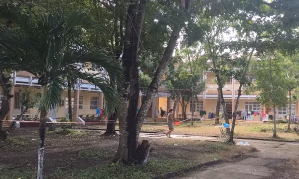 Trốn khỏi khu cách ly về nhà xin tiền mẹ