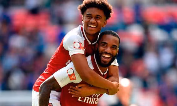 Arsenal bật đèn xanh cho 3 cái tên rời Emirates mùa Hè này