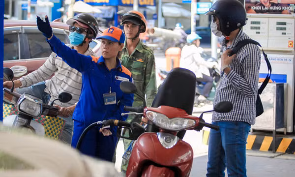 Ngày mai (12/7), giá xăng có thể lại tăng mạnh