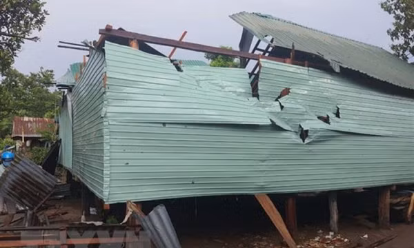 Tây Nguyên và Nam Bộ có mưa dông rải rác, kèm thời tiết nguy hiểm