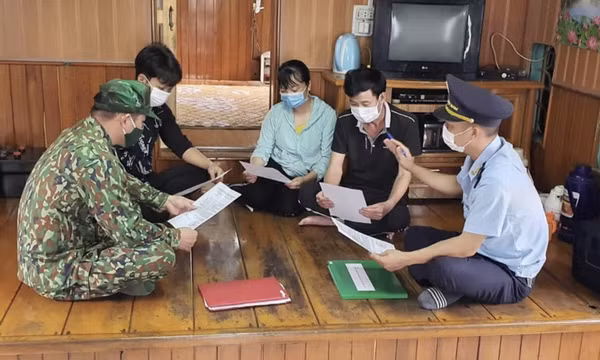 Chi cục Hải quan Cửa khẩu cảng Vạn Gia: Tuyên truyền, phổ biến pháp luật phòng, chống buôn lậu