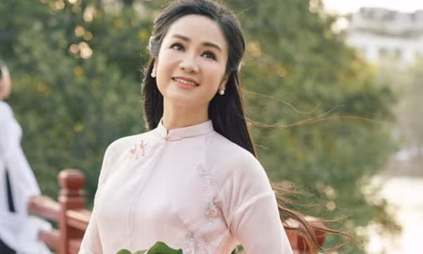 NSND Thu Hà khiến fans mê mẩn bởi nhan sắc trẻ trung