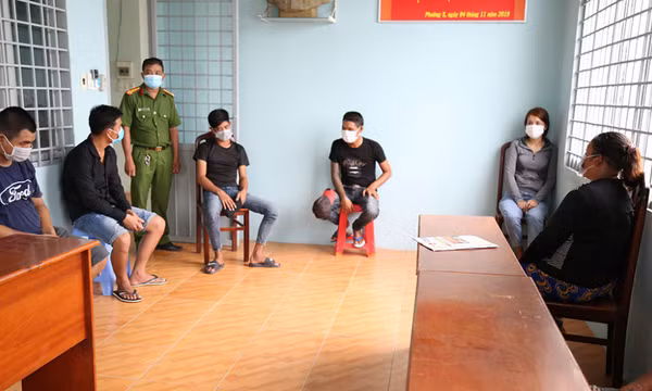 9 nam nữ tụ tập ăn nhậu ngoài chòi hoang bị đề nghị phạt 135 triệu