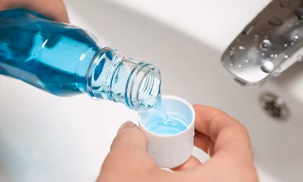 Cách sử dụng nước súc miệng để mang lại hiệu quả cao