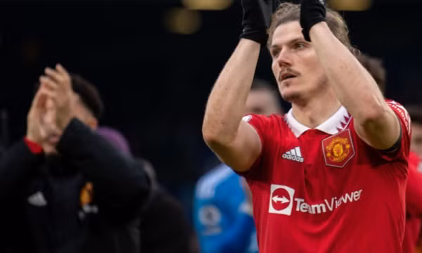 M.U mất Sabitzer, Martinez ở trận chiến Barca