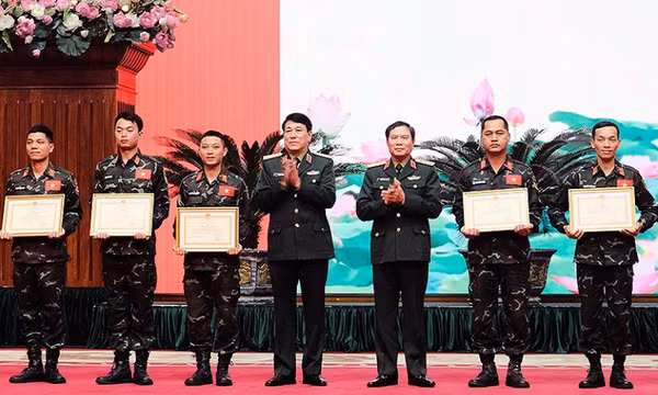 Tuyên dương sĩ quan, chiến sĩ quân đội tham gia hỗ trợ nhân đạo tại Thổ Nhĩ Kỳ