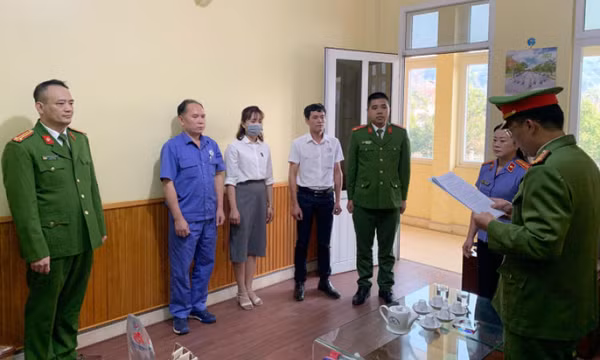 Giám đốc trung tâm đăng kiểm thông đồng cải tạo xe