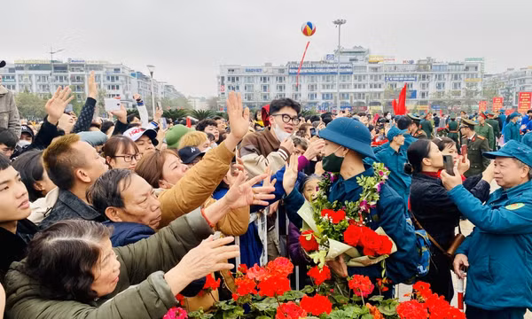 Thanh niên Vùng mỏ hăng hái lên đường nhập ngũ